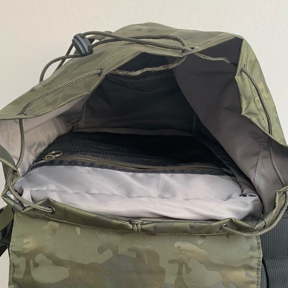 C6 Slim Camo Backpack - Picture 10 of 10